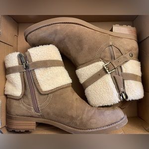 Liz Claiborne Suede Jonesa Size 10M Low Boots